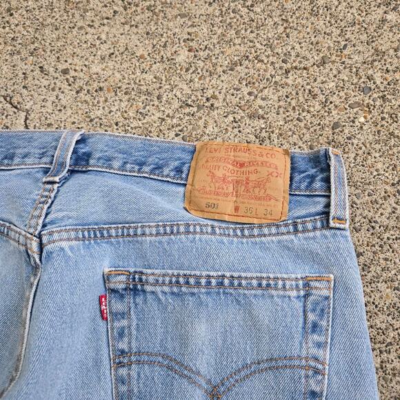Vtg 90s LEVI'S 501 Plain Faded Straight Leg Denim Jeans Tagged 36 x 34 USA Made - Picture 2 of 8